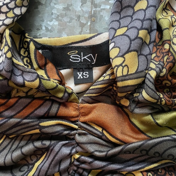 Sky top - Picture 2 of 3